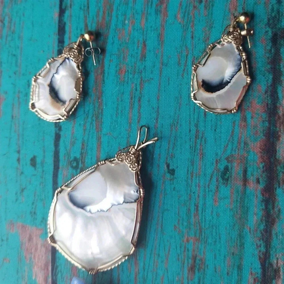 Vintage Shell Wire Wrap Pendant & Earrings Set - Picture 8 of 11